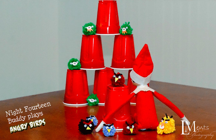 Elf plays Angry Birds idea