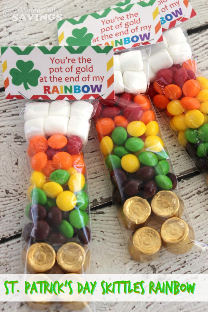 Put together a fun St. Patrick's Day treats that's all about skittles! Here's how you can put together a St. Patrick's Day Skittles Rainbow in a bag treat! 