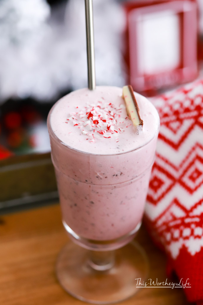 Christmas Peppermint Cocktail Shake