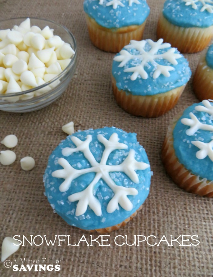 Snowflake Cupcakes {Winter Cupcakes} - CakeWhiz