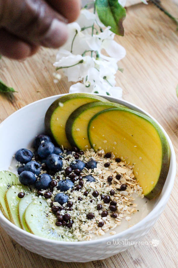 Easy Smoothie Bowl For Breakfast for Non Dairy Eaters