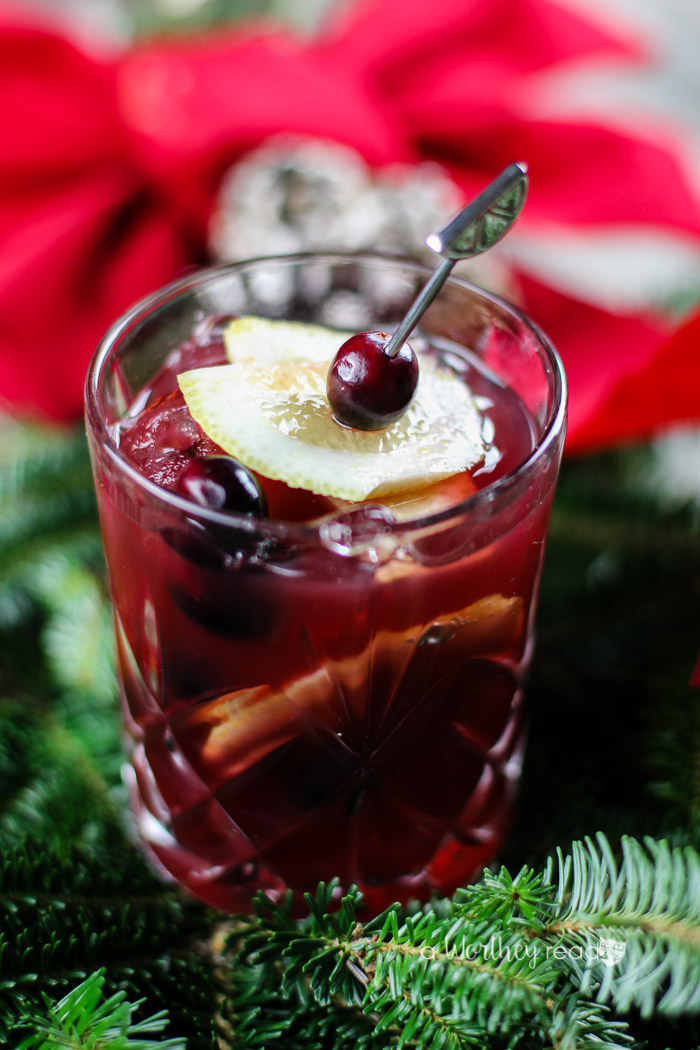 Unwind this holiday season with our Spiked Lemon & Tea Cocktail. It is bright and refreshing and the Owl's Brew tea is the perfect addition to cocktail fun!