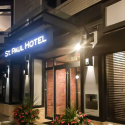 St. Paul Hotel is located in Wooster Ohio. Even in a small town like Wooster, you can find luxury. Read our hotel review about this luxury and modern hotel.