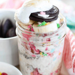 Our unicorn friends stopped by for a snack, and we had to make them some awesomely delicious unicorn food. We took some of their favorite treats like candy, Oreos, ice cream and fruit and combined it all to make Unicorn Food Oreo Cookie Parfait.