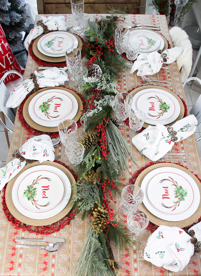 How to put together a red & white Christmas tablescape