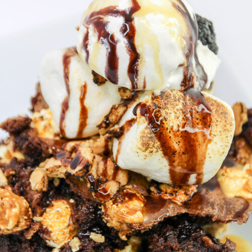 Get creative with homemade brownies and popcorn. See how we created this easy brownie dessert idea, the Popcorn S’mores Brownie Dessert! It's filled with chocolatey goodness, popcorn, caramel, and of course, ice-cream!