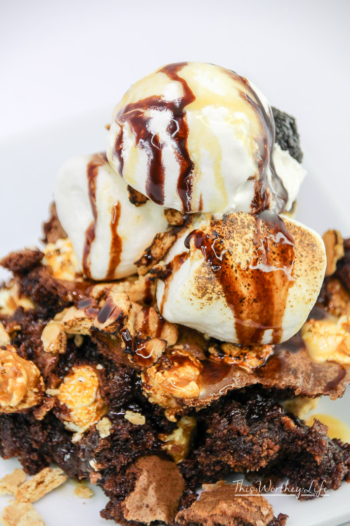 Get creative with homemade brownies and popcorn. See how we created this easy brownie dessert idea, the Popcorn S’mores Brownie Dessert! It's filled with chocolatey goodness, popcorn, caramel, and of course, ice-cream! 