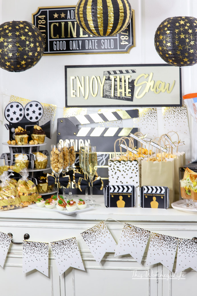 Gold Oscar Party Idea  Easy Ways To Pull Of an Oscar Award Watching Party