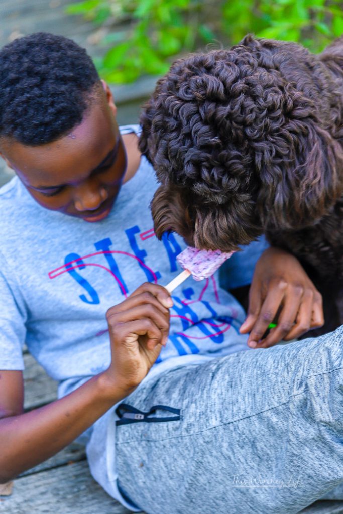 Zaydn and Chance eating popsicles-5