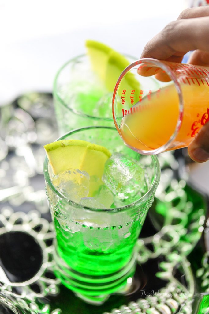 With the fall weather just around the corner, it's a great time to start planning for upcoming Halloween parties and Halloween fun! Kids and adults will love our Green Apple Cider Lemonade because it represents a fun Halloween drink with the green tint, plus lemonade and of course, apple cider! 