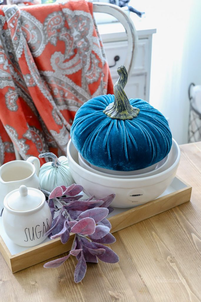 How to decorate with Rae Dunn fall stuff