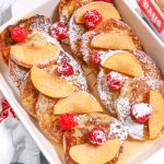 If you’re looking for an overnight french toast recipe, you should try this Peach Melba French Toast, also perfect to make for Christmas morning! #breakfast #frenchtoast