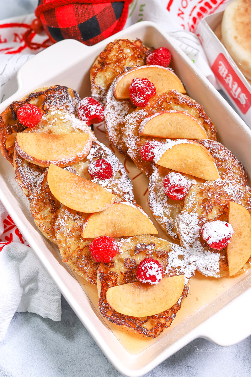 If you’re looking for an overnight french toast recipe, you should try this Peach Melba French Toast, also perfect to make for Christmas morning! #breakfast #frenchtoast