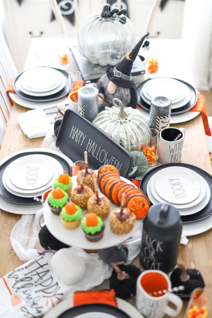 How to put a Halloween tablescape together