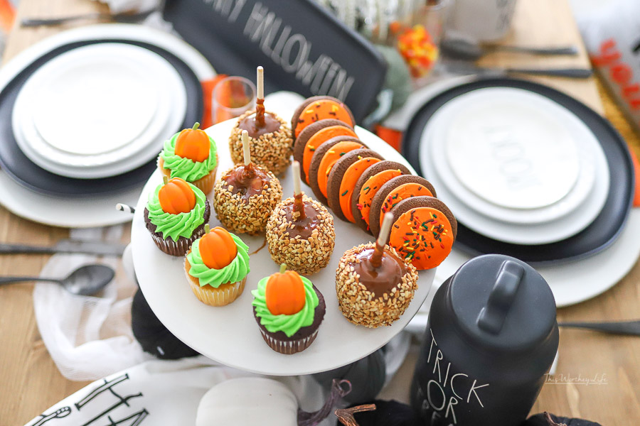 How to put a Halloween tablescape together