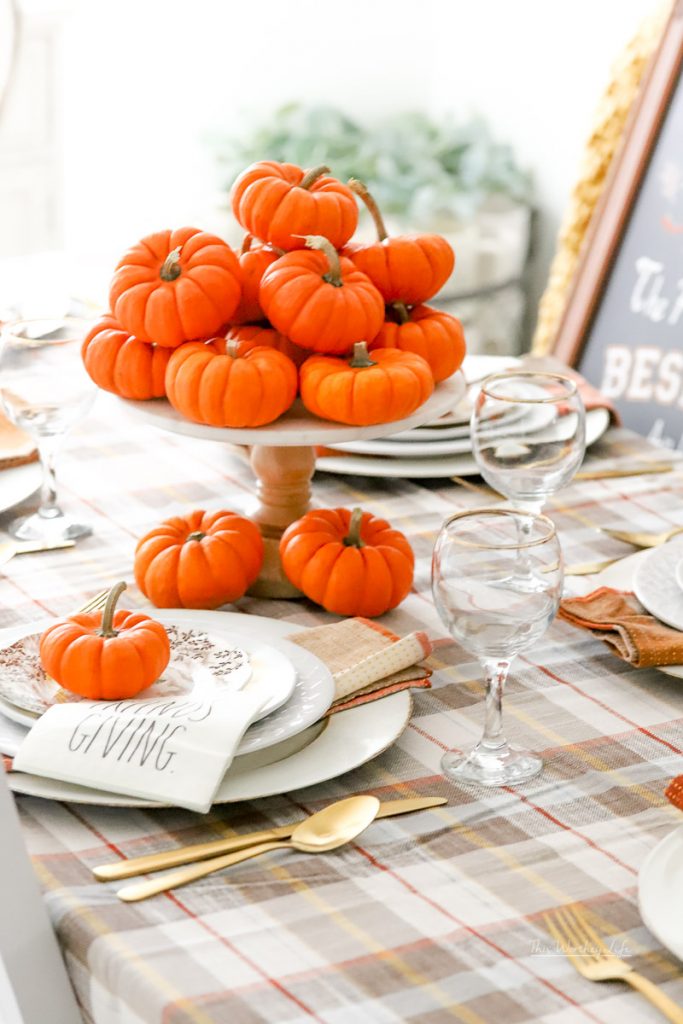 Easy Thanksgiving Tablescape idea