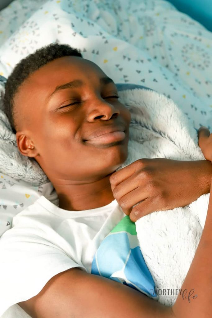 Did you know many multi-symptom cold and flu medicines contain a common drug ingredient called acetaminophen? Yes, which is why we are sharing information how to give the right dose to childred and adults down below.