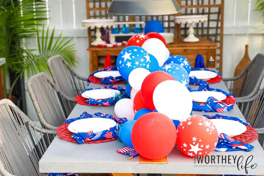 DIY Patriotic Balloon Garland for a Tablescape