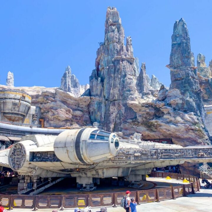 When you go to Disney, visit Black Spire and use this Galaxy's Edge to-do list for everything awesome in this unprecedented galactic adventure.