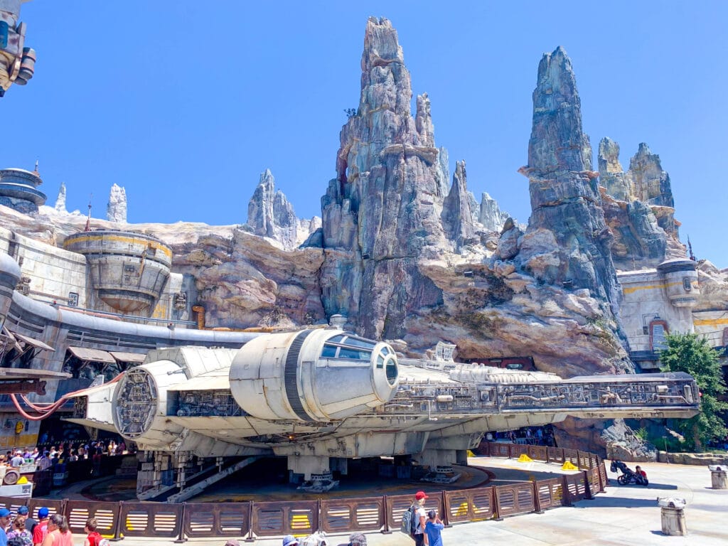 When you go to Disney, visit Black Spire and use this Galaxy's Edge to-do list for everything awesome in this unprecedented galactic adventure.