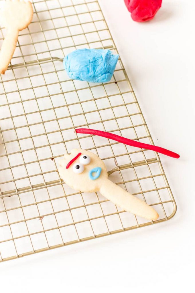 step by step directions on making toy story cookies