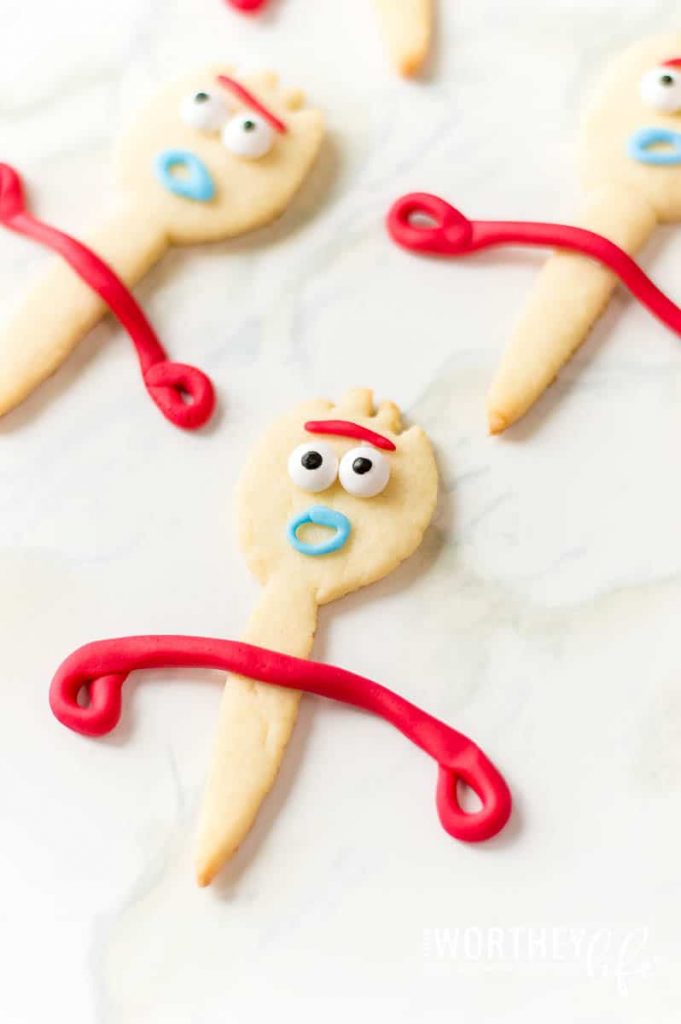 How to make Forky cookies from Toy Story 4