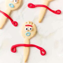 How to make Forky cookies from Toy Story 4