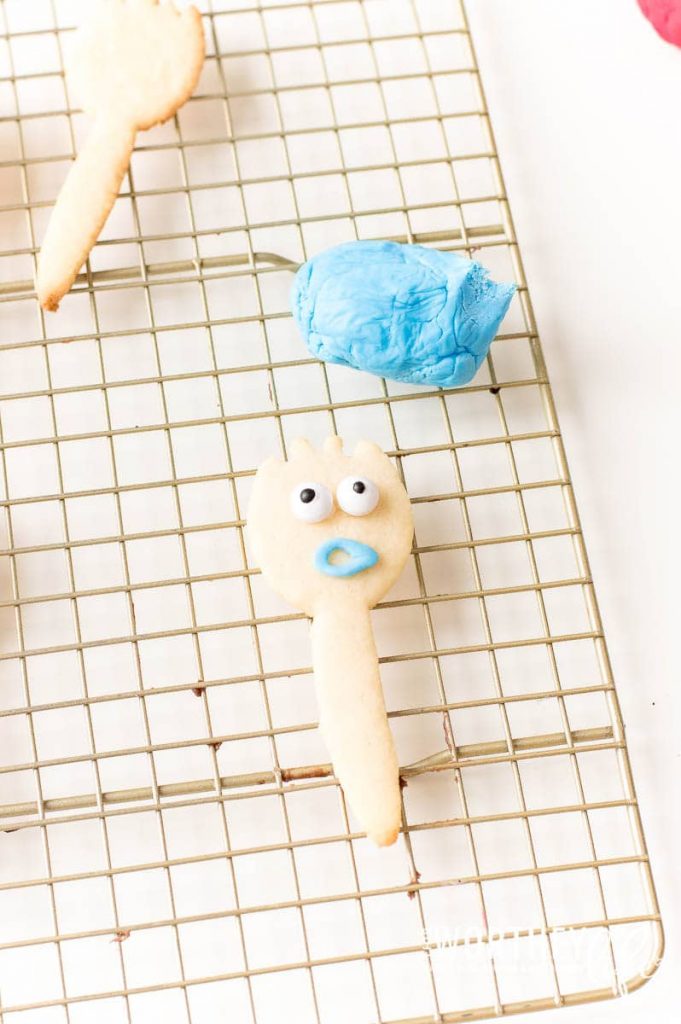 step by step directions on making forky cookies