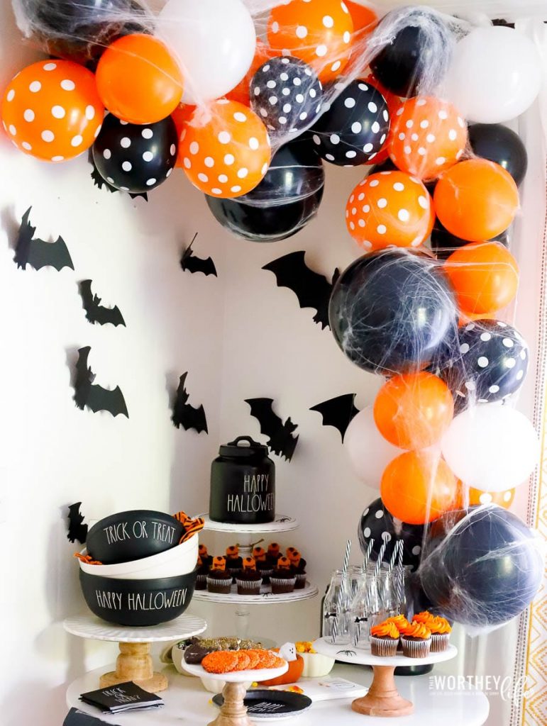 Halloween Balloon Arch