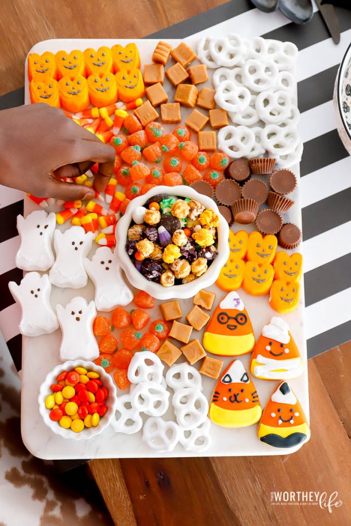 how to make Halloween Candy Board