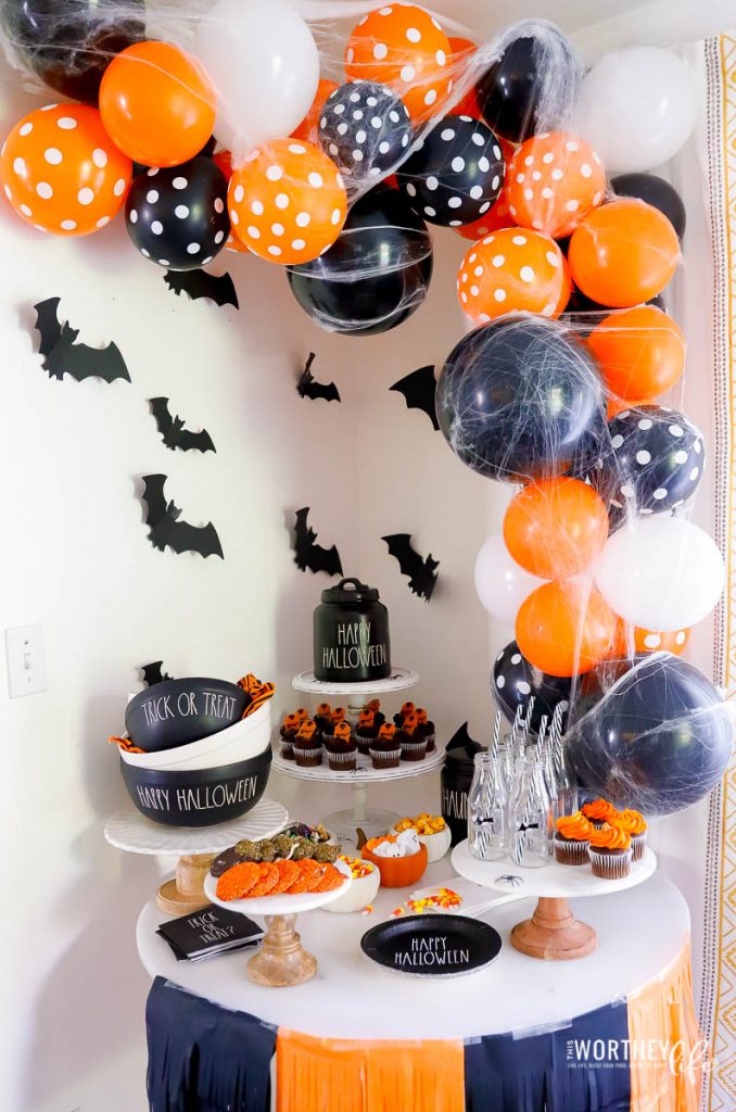 Halloween Black & White party idea