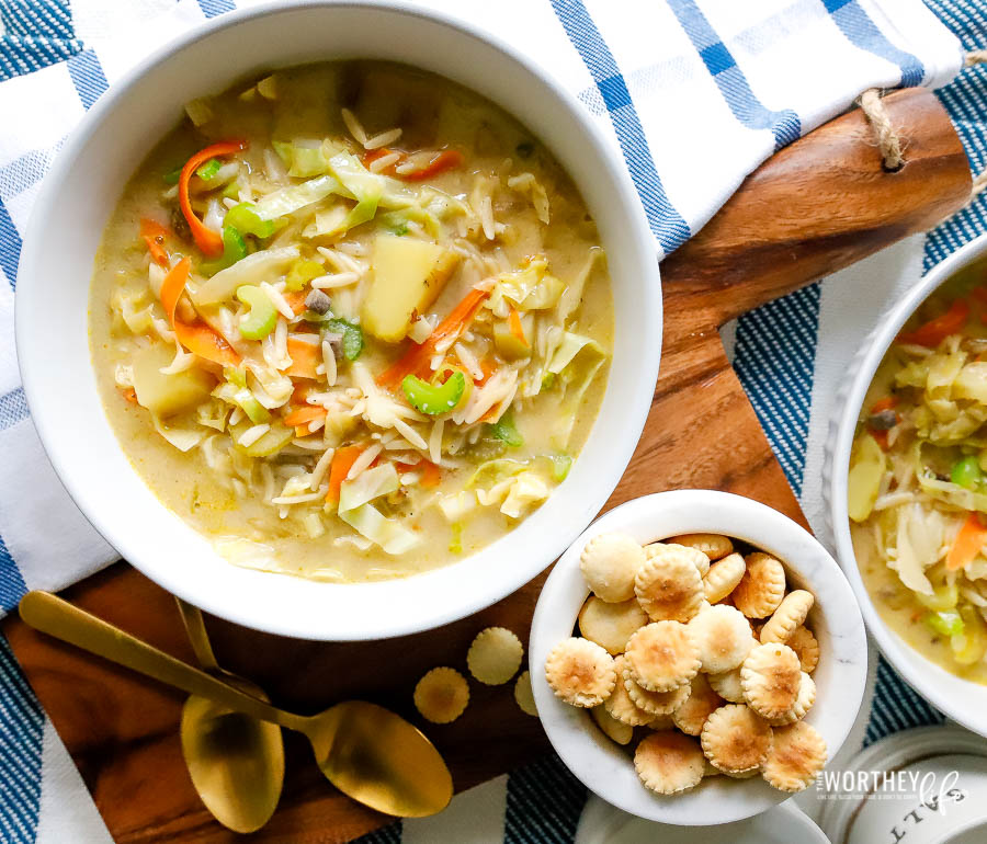 Hearty vegetable and pasta soup