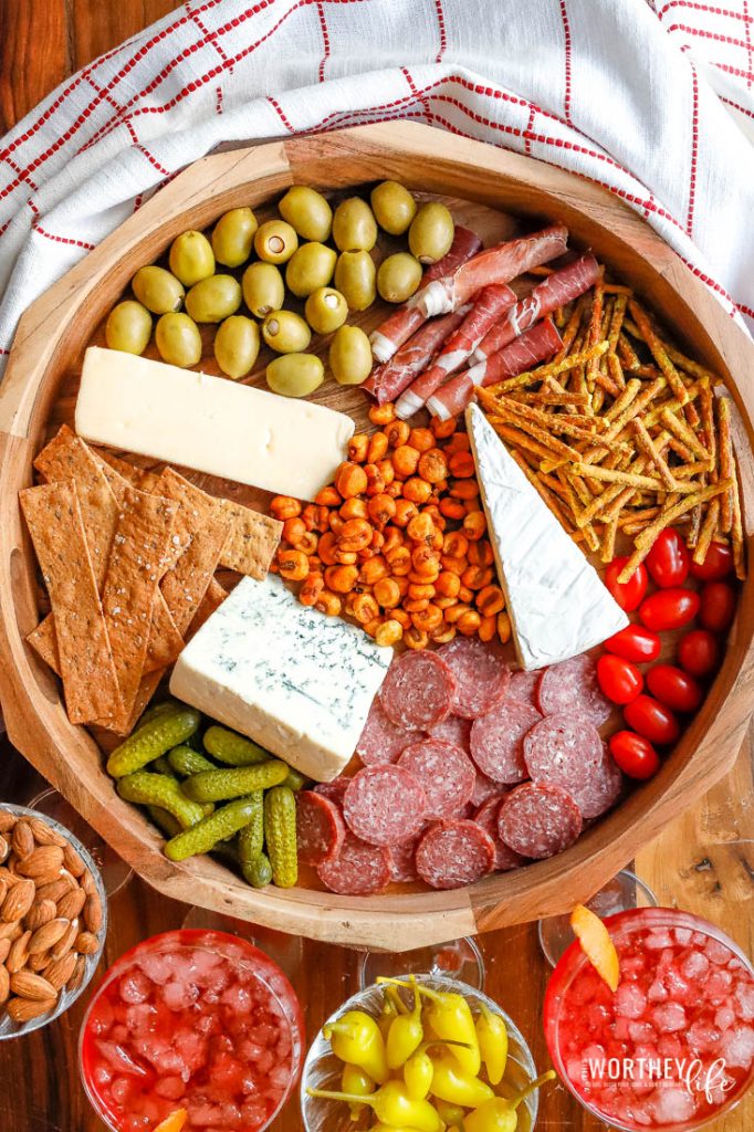 https://www.awortheyread.com/wp-content/uploads/2019/12/Holiday-Cocktail-Charcuterie-Board-25-682x1024.jpg