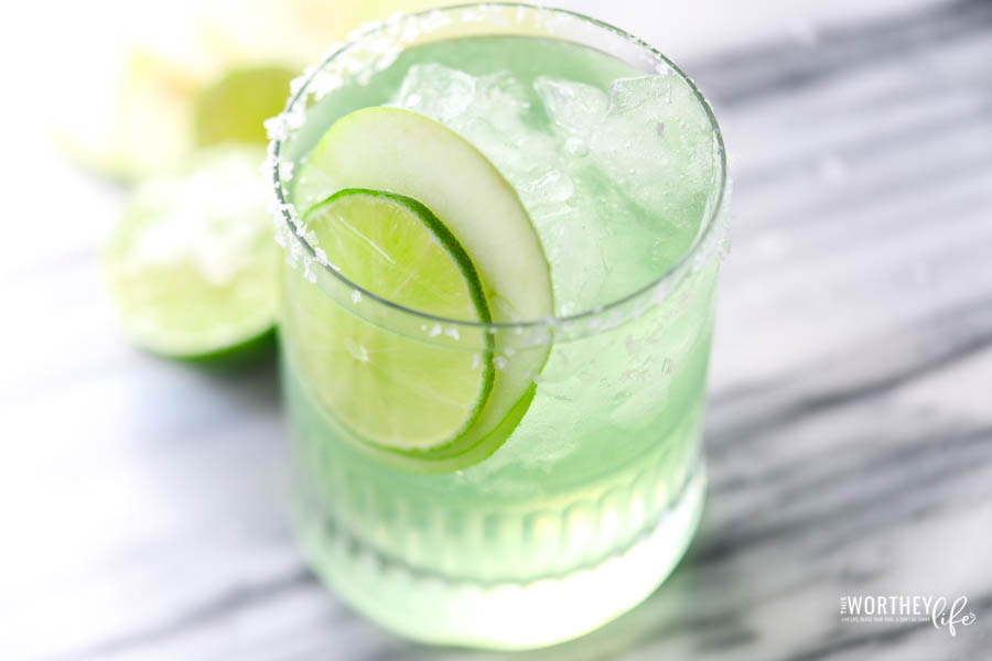 sour apple cocktail