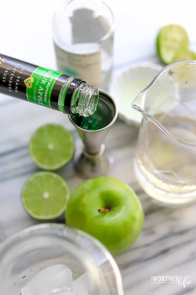 how to make a sour apple margarita