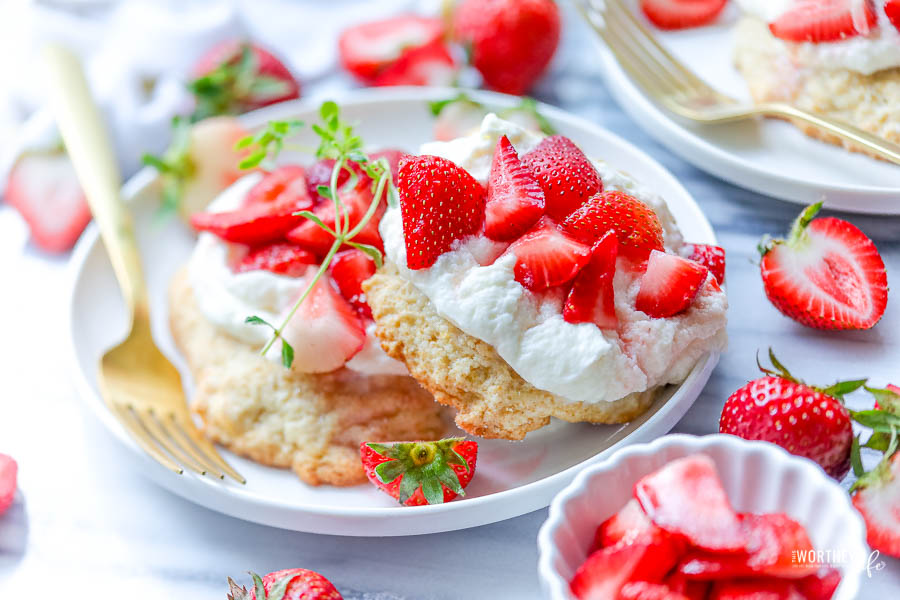 the best summertime strawberry desserts