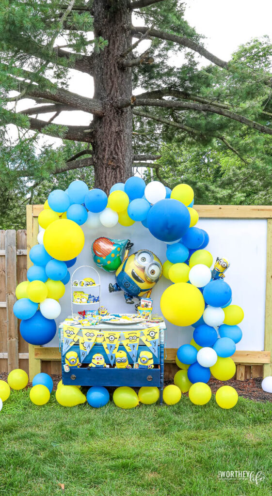 Minions Balloon Garland