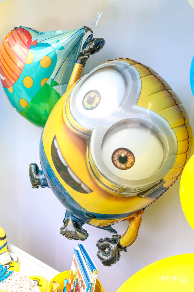 Minions Balloon Garland