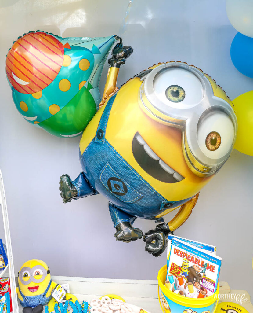 Minions Balloon Garland