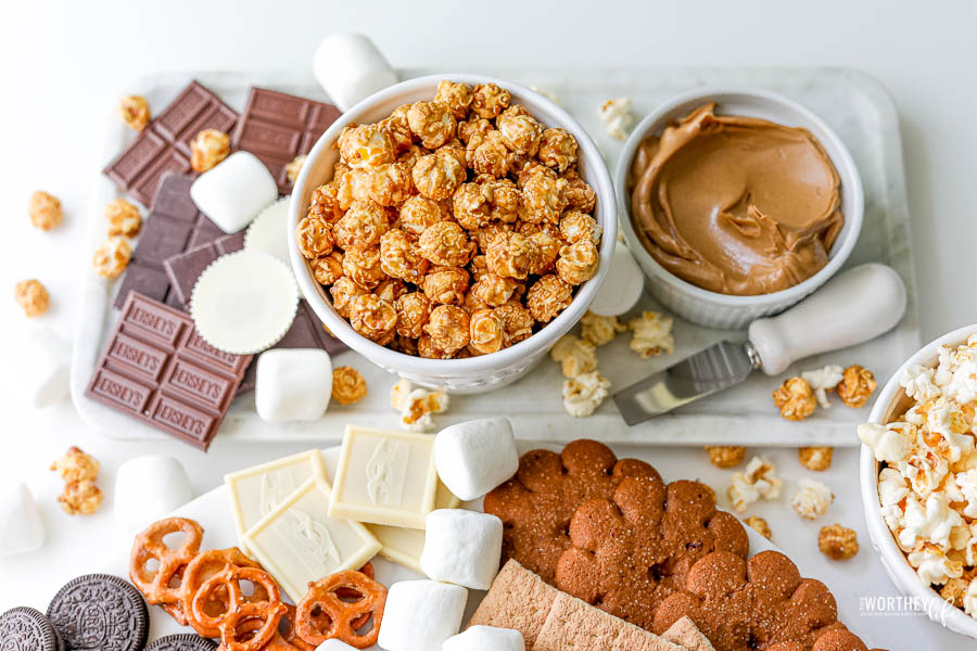 How to style your s'mores grazing board