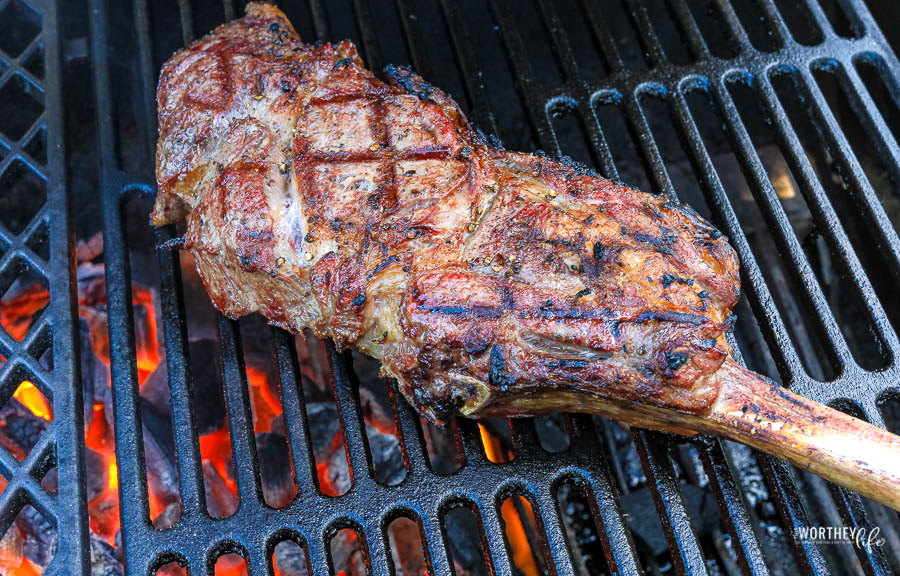 how to cook a tomahawk steak on a charcoal grill