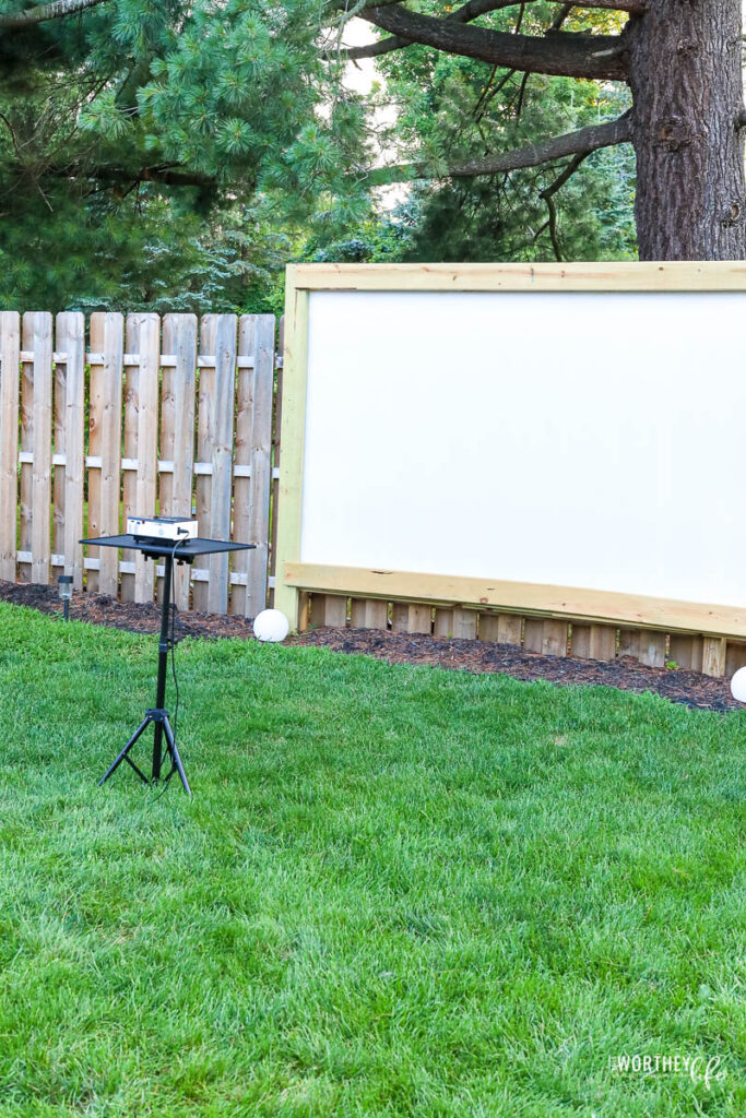 DIY outdoor movie night tips