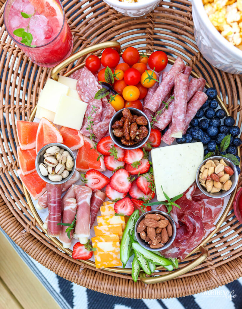 how to make a summer food grazing board