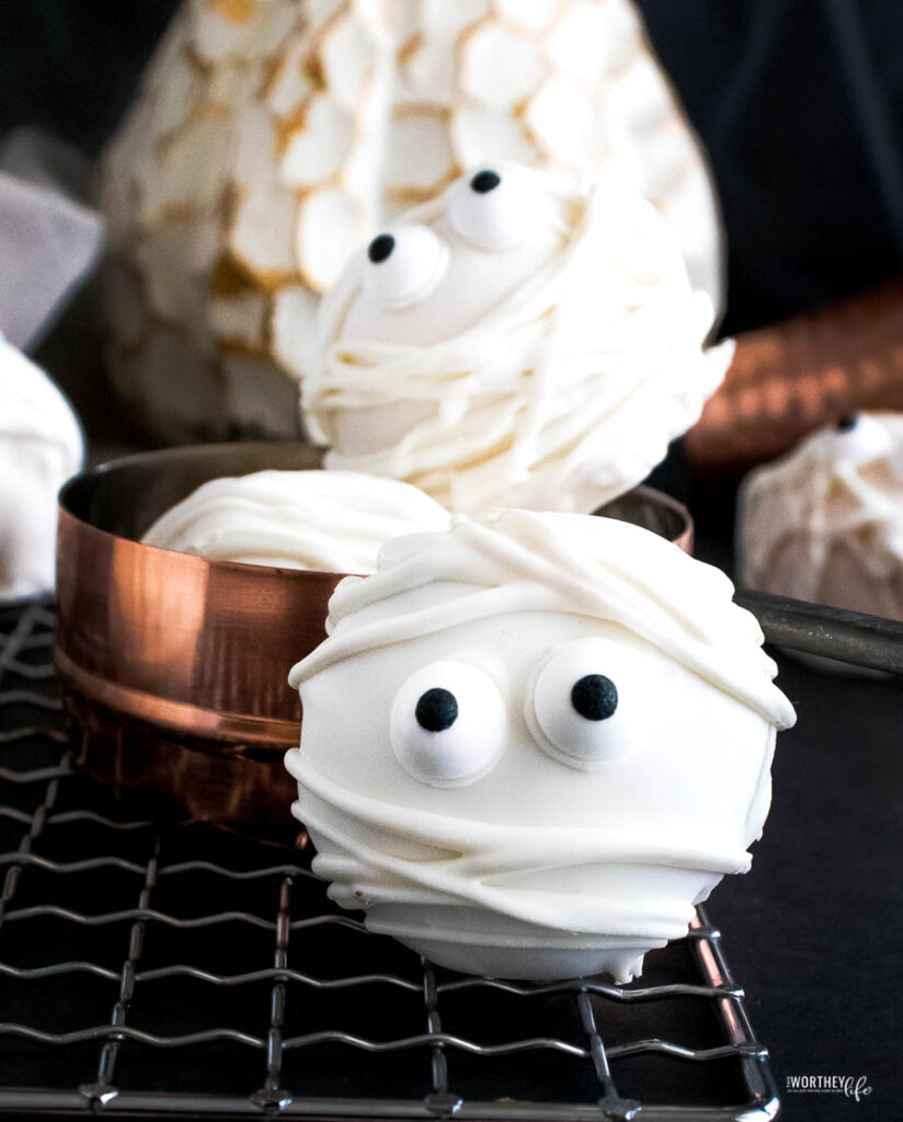 Tips for these easy Halloween Truffles