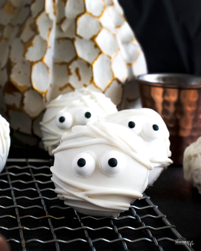 mummy truffles for Halloween treats