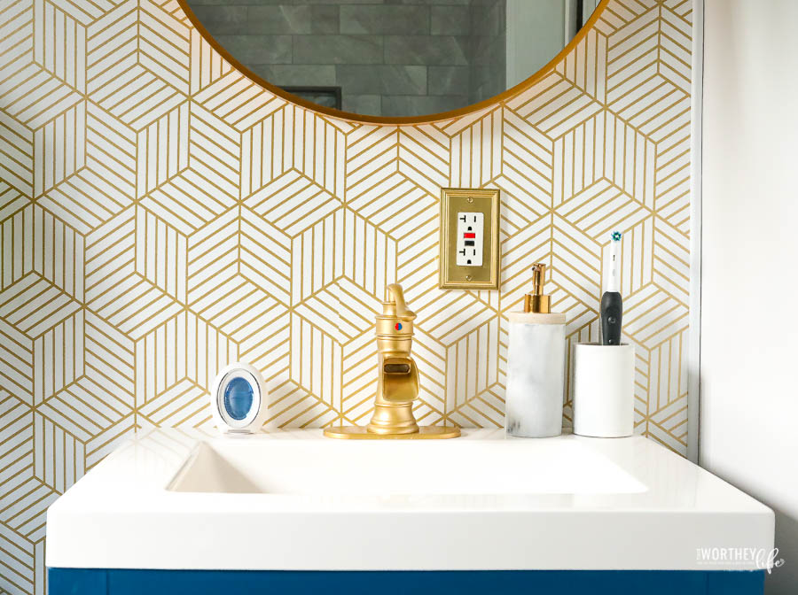 Wallpaper in small bathroom ideas