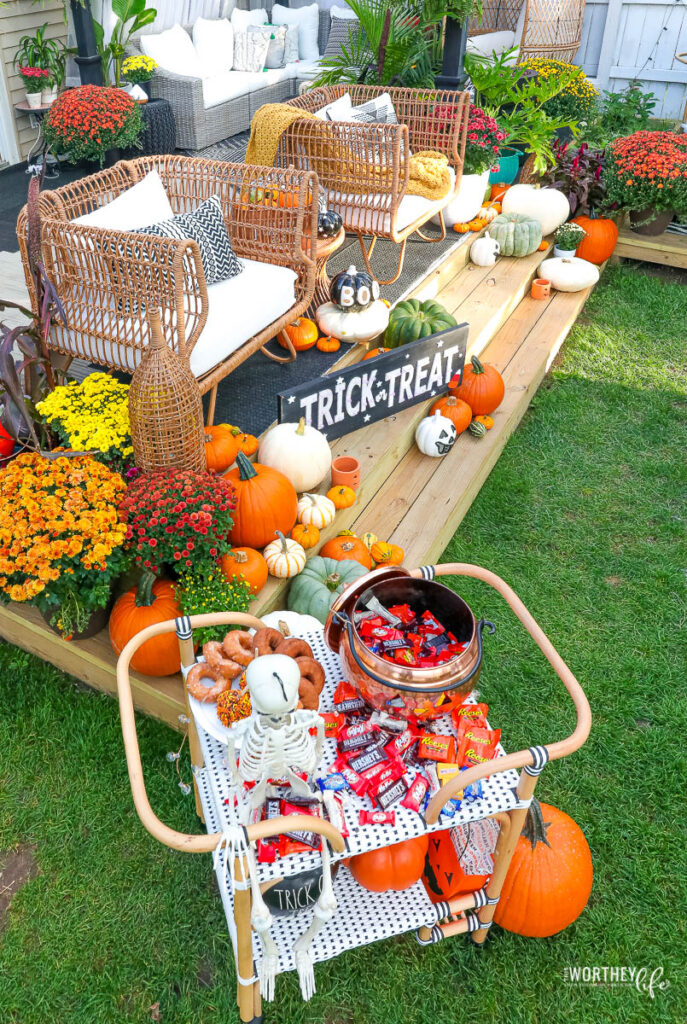 Decorating your outdoor space for a Halloween movie night