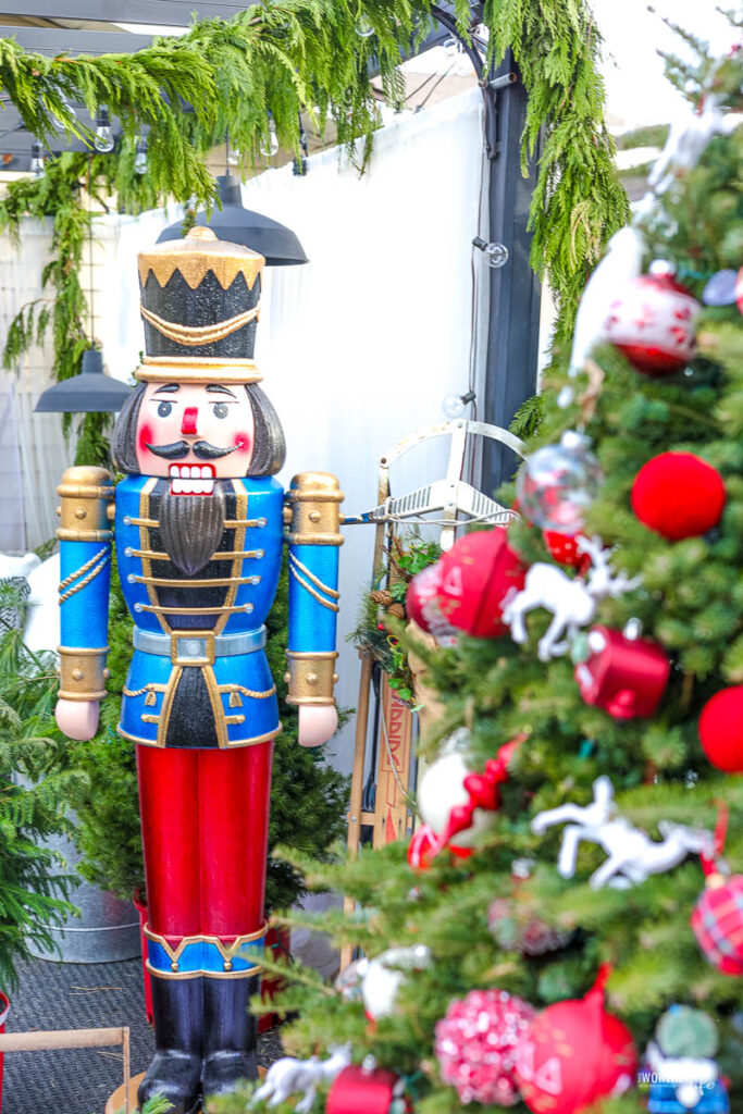 outdoor nutcrackers for decorating