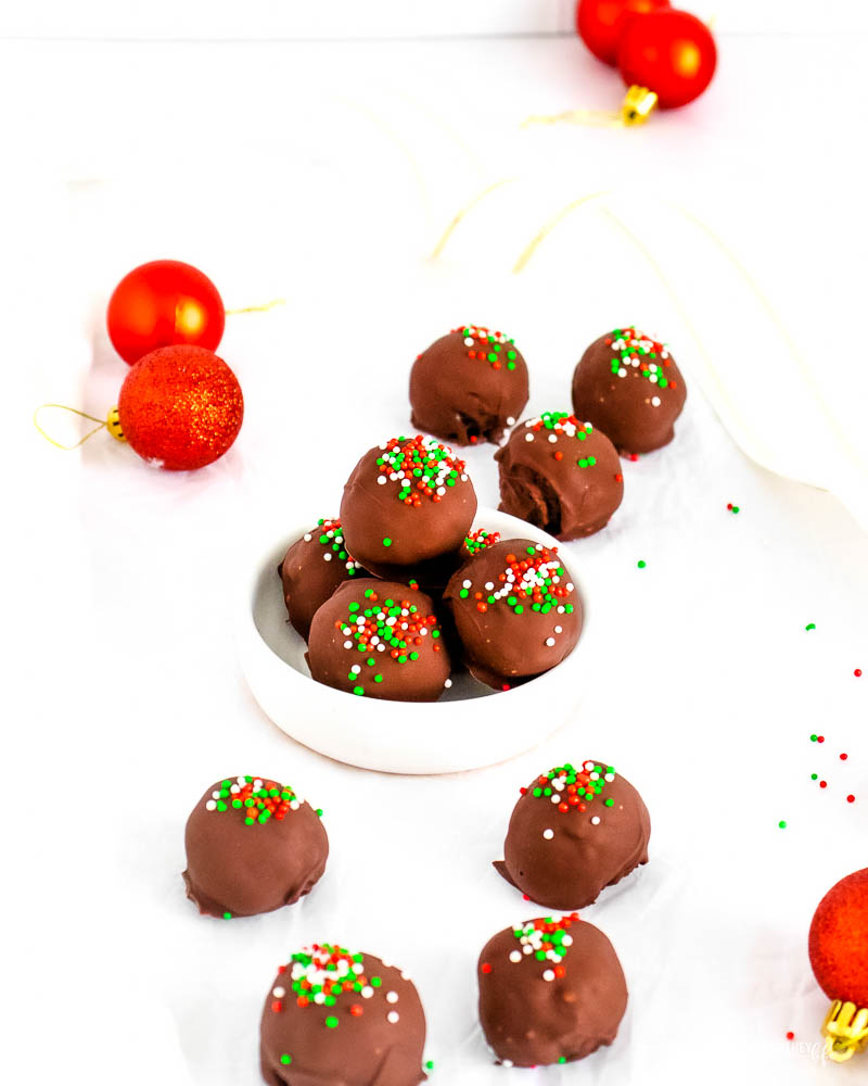 No Bake Holiday Oreo Truffles