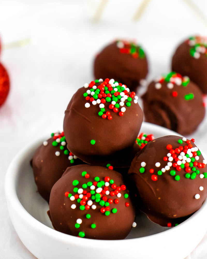 No Bake Holiday Oreo Truffles